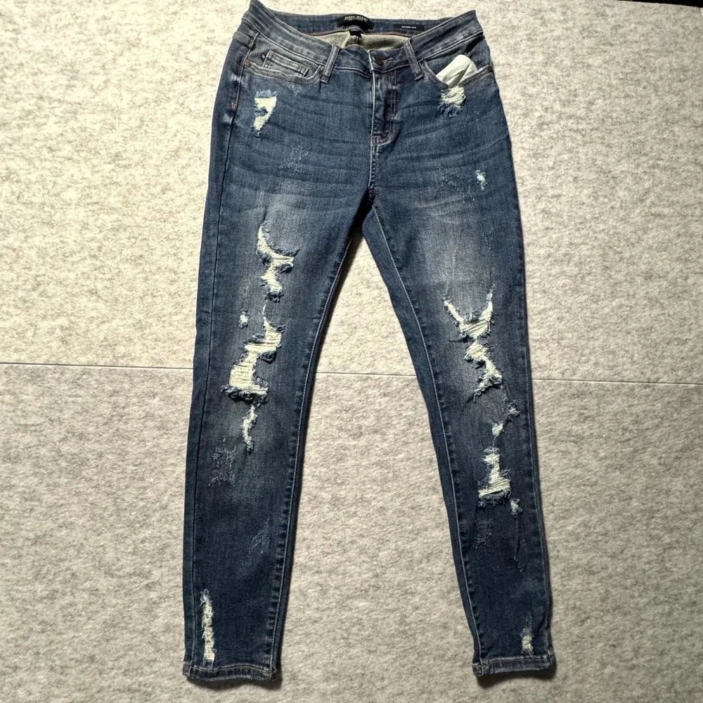 Judy Blue Women's Distressed Blue Jeans Size 26x27 size 7/28 ;